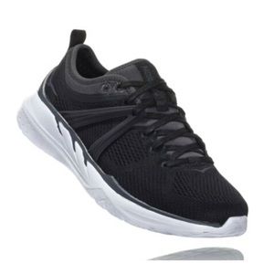 Hoka One One / Tivra Black/ Sz 6
